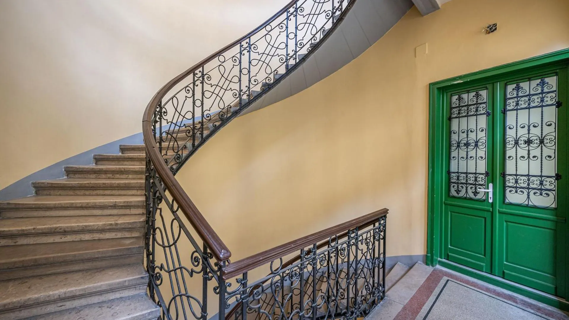 District 6Th Sense Apartment Budapest