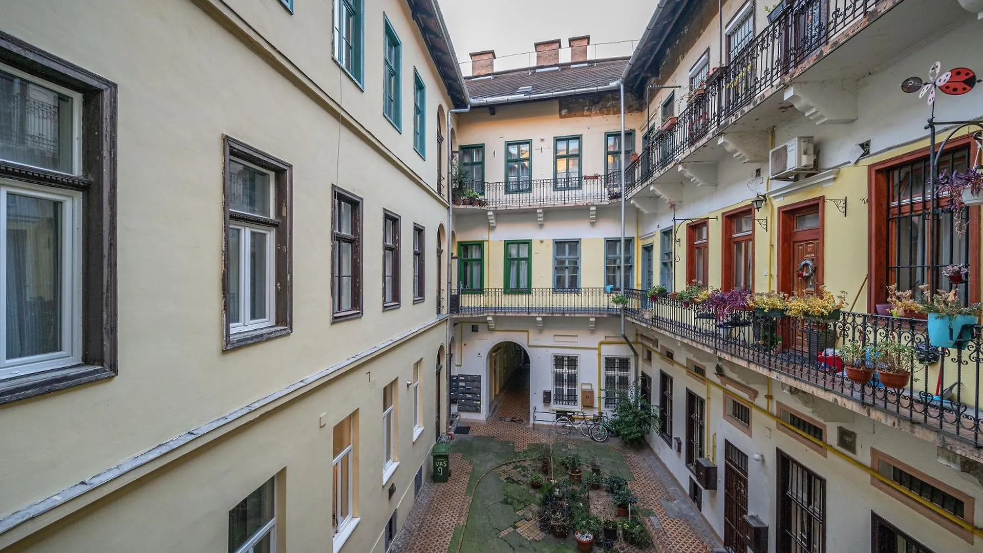 District 6Th Sense Apartment Budapest