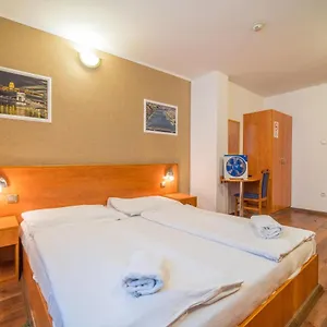 Easy Star Hotell